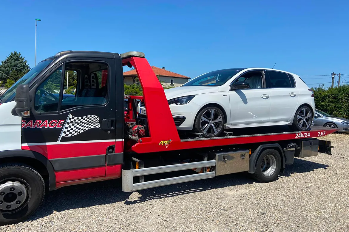 Véhicule remorqué par Delux’ Dépannage à Lyon